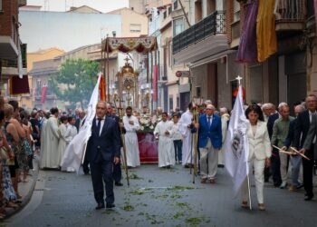 Corpus caluroso y multitudinario en Torrent