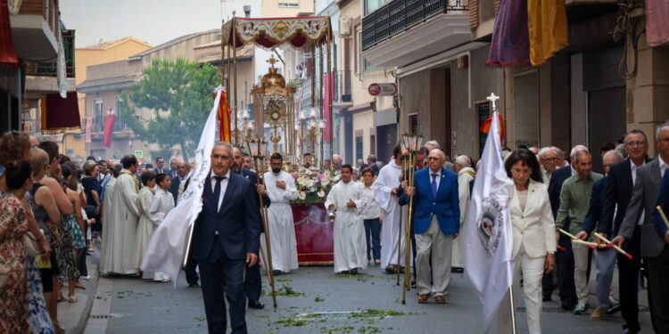 Corpus caluroso y multitudinario en Torrent 1 Corpus caluroso y multitudinario en Torrent