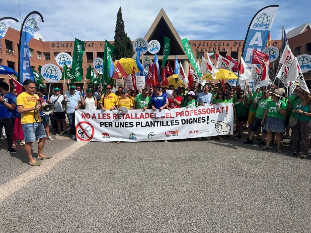 CSIF y el resto de sindicatos denuncian nuevos recortes en Educación y exigen plantillas docentes dignas 2 Imagen de WhatsApp 2025 06 23 a las 12.50.09 299b4d5c