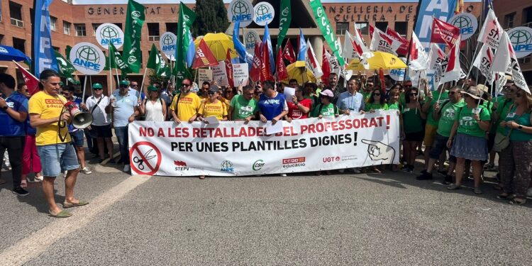 CSIF y el resto de sindicatos denuncian nuevos recortes en Educación y exigen plantillas docentes dignas 1 CSIF y el resto de sindicatos denuncian nuevos recortes en Educación y exigen plantillas docentes dignas