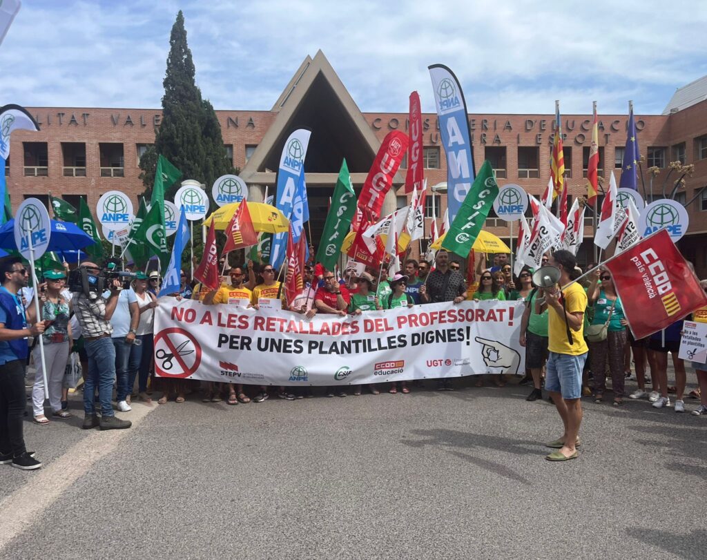 CSIF y el resto de sindicatos denuncian nuevos recortes en Educación y exigen plantillas docentes dignas 5 Imagen de WhatsApp 2025 06 23 a las 12.50.09 81a74dc9