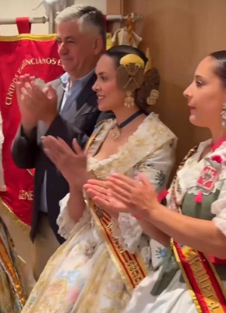 La cultura valenciana cruza fronteras: Alejandra Torres representa al CEVEX México en les Fogueres 2 Imagen de WhatsApp 2025 06 24 a las 21.18.52 40dfc532