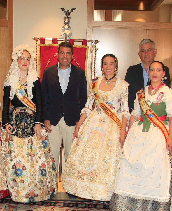 La cultura valenciana cruza fronteras: Alejandra Torres representa al CEVEX México en les Fogueres 4 Imagen de WhatsApp 2025 06 24 a las 21.18.53 a4bfe057