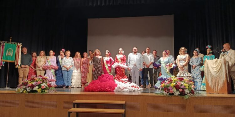 El Centro Cultural Rociero Andaluz de Torrent corona a sus nuevas representantes 1 El Centro Cultural Rociero Andaluz de Torrent corona a sus nuevas representantes