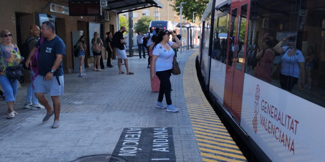 El temporal de lluvias paraliza tramos críticos de la Línea 1 de Metrovalencia