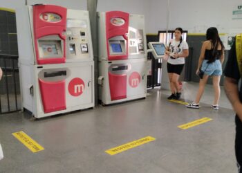 Día histórico, así ha reabierto el Metro en las estaciones afectadas por la DANA