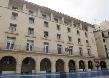 Condenado a cinco años de prisión por provocar un incendio en una zona de chabolas de Alicante