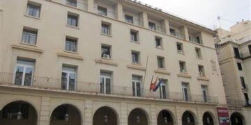 Condenado a cinco años de prisión por provocar un incendio en una zona de chabolas de Alicante