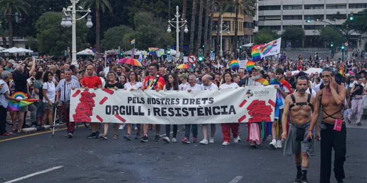 Lambda quiere demostrar que la sociedad valenciana no aceptará retrocesos en derechos LGTBIAQ+