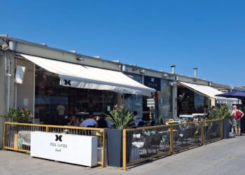 El ayuntamiento comunica al juzgado la anulación de la orden de cierre de los restaurantes de la Marina