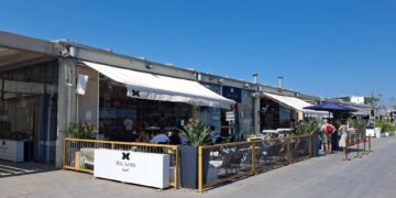 El ayuntamiento comunica al juzgado la anulación de la orden de cierre de los restaurantes de la Marina