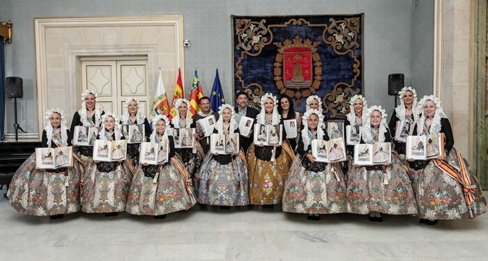 Presentación De La Revista ‘Festa De Fogueres’