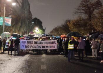 Catalá aprueba una reducción de media hora en el horario de las terrazas de Ciutat Jardi y Honduras para intentar contentar a los vecinos 1 Catalá aprueba una reducción de media hora en el horario de las terrazas de Ciutat Jardi y Honduras para intentar contentar a los vecinos