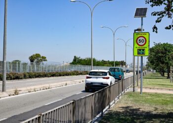 Movilidad instala tres radares de velocidad informativos en vías sensibles de Valencia