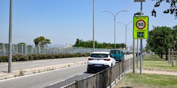Movilidad instala tres radares de velocidad informativos en vías sensibles de Valencia