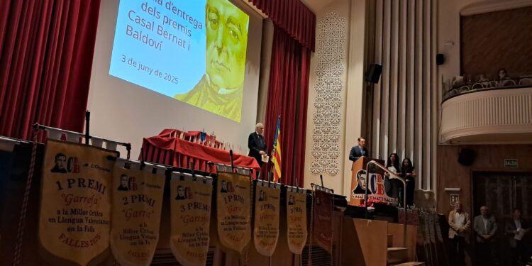El Casal Bernat i Baldoví entrega els Premis per l'utilisacio de la llengua valenciana