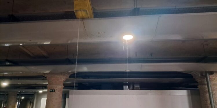 El sótano del Mercado Central de Valencia hace aguas 1 El patrimonio del Mercado Central que Catalá margina y olvida