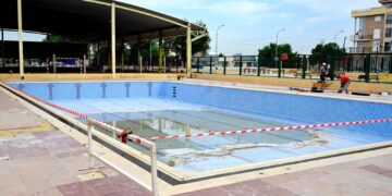 La piscina de Castellar-l’Oliveral reabre con mejoras tras una reforma de 500.000 euros