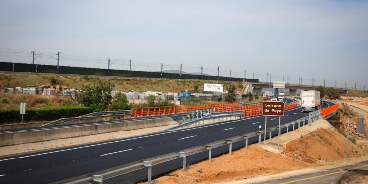 La Generalitat reabre por completo la CV-36 tras reconstruir los dos puentes colapsados por la DANA 1 La Generalitat reabre por completo la CV-36 tras reconstruir los dos puentes colapsados por la DANA