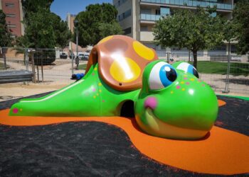 Torrent instala una gran tortuga de juegos infantiles en la Avenida al Vedat 3 Torrent instala una gran tortuga de juegos infantiles en la Avenida al Vedat
