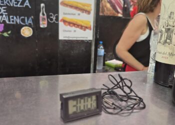 Las lipotimias vuelven al Mercado Central de Valencia con el calor y la desidia de Catalá