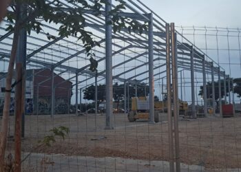 Catalá da la última patada a la Ciutat del Artista Fallero