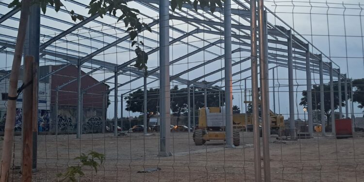 Catalá da la última patada a la Ciutat del Artista Fallero