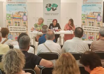 La Federación vecinal reivindica el derecho a la vivienda frente a la mercantilización y la especulación y recoge propuestas de expertas y activistas de los movimientos sociales