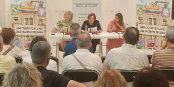 La Federación vecinal reivindica el derecho a la vivienda frente a la mercantilización y la especulación y recoge propuestas de expertas y activistas de los movimientos sociales
