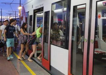 225.000 plazas de metro y tranvia para la noche de San Juan en Valencia