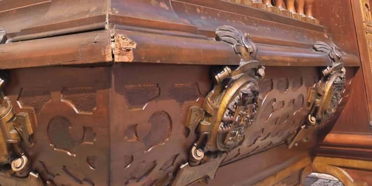 La Roca del Patriarca sale a la calle después de una limpieza superficial y arreglar sus ruedas 1 La Roca del Patriarca sale a la calle después de una limpieza superficial y arreglar sus ruedas