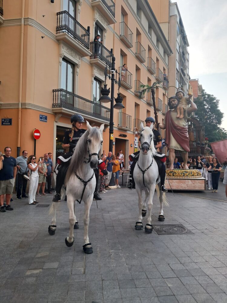 Traslado de las 3 Rocas del Corpus y el bestiario a la Plaza de la Mare de Deu entre gran expectación