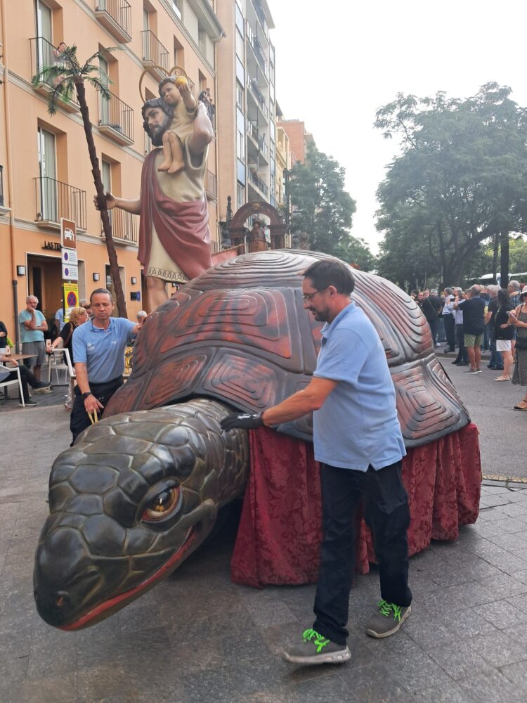 Traslado de las 3 Rocas del Corpus y el bestiario a la Plaza de la Mare de Deu entre gran expectación