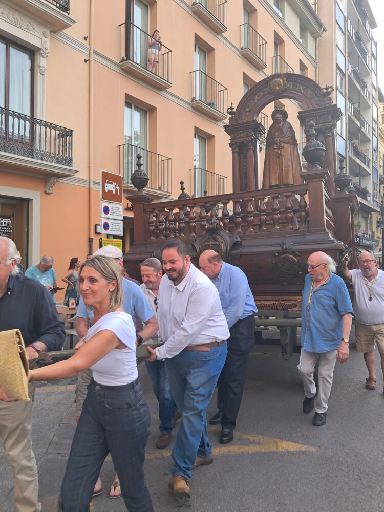 Traslado de las 3 Rocas del Corpus y el bestiario a la Plaza de la Mare de Deu entre gran expectación