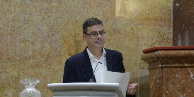 El Dr. Pau Giner realisarà la conferència de l'acte de Clausura dels Cursos de Llengua i Cultura Valencianes de Lo Rat Penat 1 El Dr. Pau Giner realisarà la conferència de l'acte de Clausura dels Cursos de Llengua i Cultura Valencianes de Lo Rat Penat