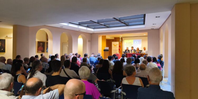 Lo Rat Penat celebra 75 anys ensenyant valencià a través dels seus cursos