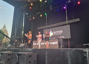 AVEGAL impide en la plaza del Ayuntamiento a Noticias Ciudadanas poder trabajar