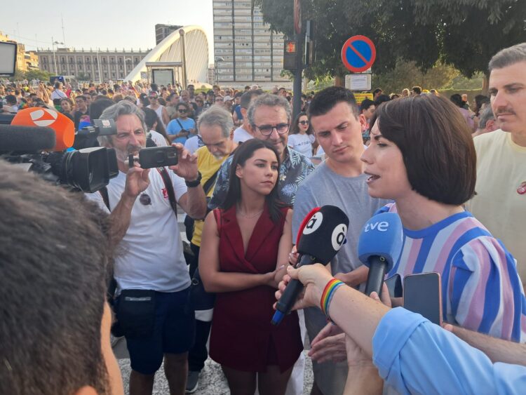El fuerte calor no impidió a decenas de miles de personas reivindicar el Orgullo por las calles del Cap i Casal