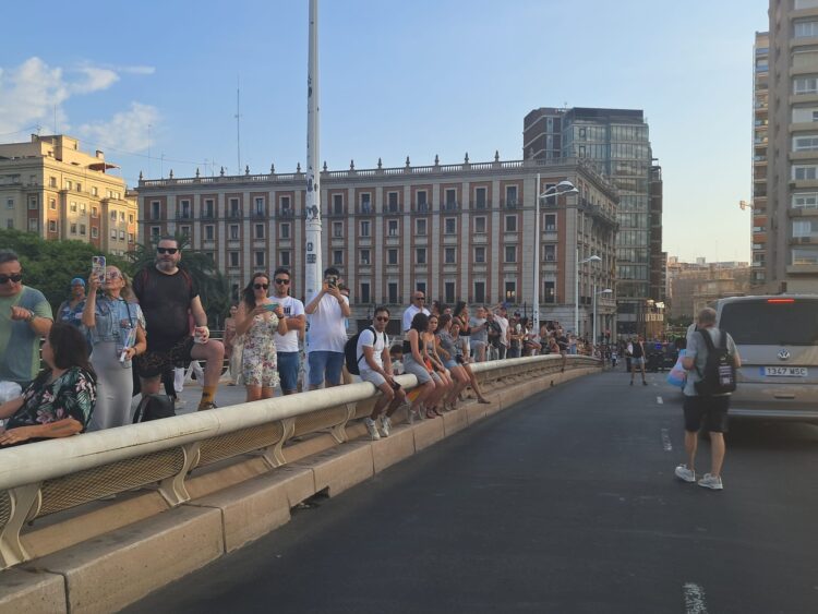 El fuerte calor no impidió a decenas de miles de personas reivindicar el Orgullo por las calles del Cap i Casal