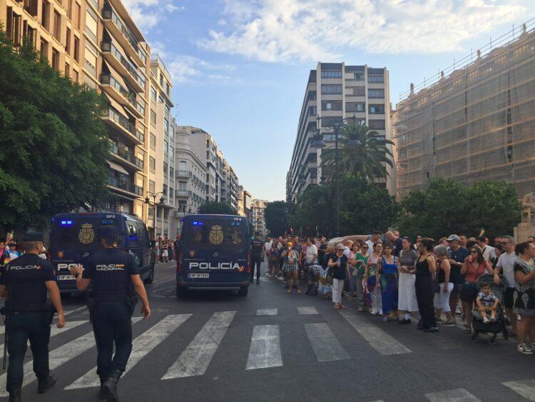 El fuerte calor no impidió a decenas de miles de personas reivindicar el Orgullo por las calles del Cap i Casal