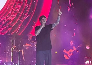 El concierto de Melendi por las víctimas de la #DANA reúne a miles de personas en el Estadi Ciutat de Valéncia