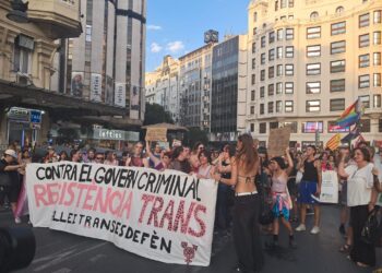 Estética antisistema, esteladas y gritos contra Israel en la otra marcha del Orgullo, «El Orgullo Crítico»
