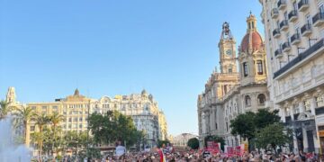 Cerca de 5.000 personas en la 8ª manifestación contra Mazón por la #DANA