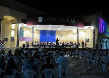 Éxito rotundo del “Concert a la Fresca” d'Almàssera dedicado a los Grandes Musicales