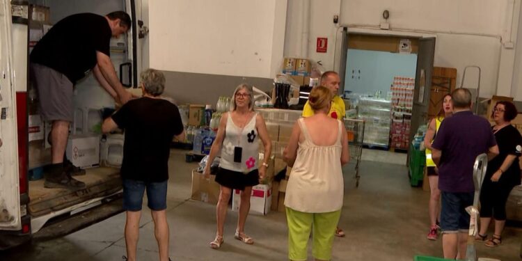 Damnificados por la DANA de Valencia acuden a ayudar a las víctimas de las inundaciones de Aragón: “Ellos vinieron antes a socorrernos” 1 Damnificados por la DANA de Valencia acuden a ayudar a las víctimas de las inundaciones de Aragón: “Ellos vinieron antes a socorrernos”