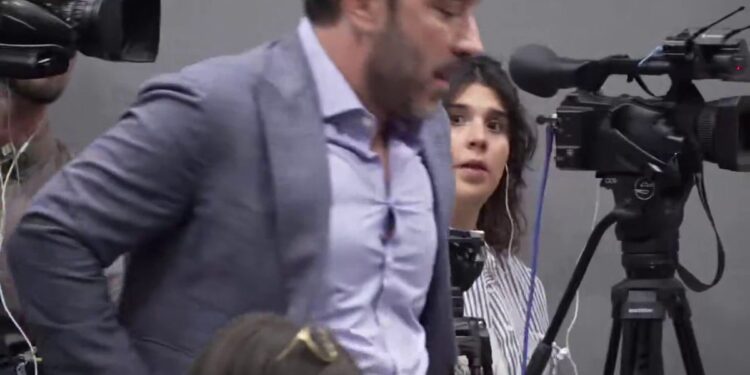 Aldama afirma que "seguramente" se conocerán más nombres implicados en el 'caso Koldo' 1 Tensión en el Congreso: Aldama irrumpe en la comparecencia de Leire Díez y lanza amenazas contra Sánchez y Santos Cerdán