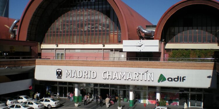 Corte eléctrico afecta trenes AVE desde Madrid-Chamartín 1 Corte eléctrico afecta trenes AVE desde Madrid-Chamartín