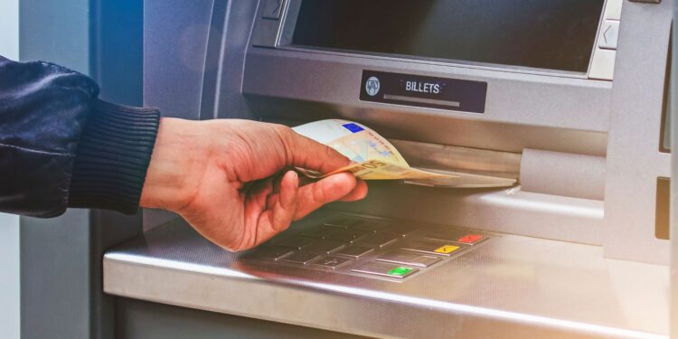 Estos son los nuevos cambios que llegan el 28 de junio a los cajeros automáticos de toda España 1 Estos son los nuevos cambios que llegan el 28 de junio a los cajeros automáticos de toda España
