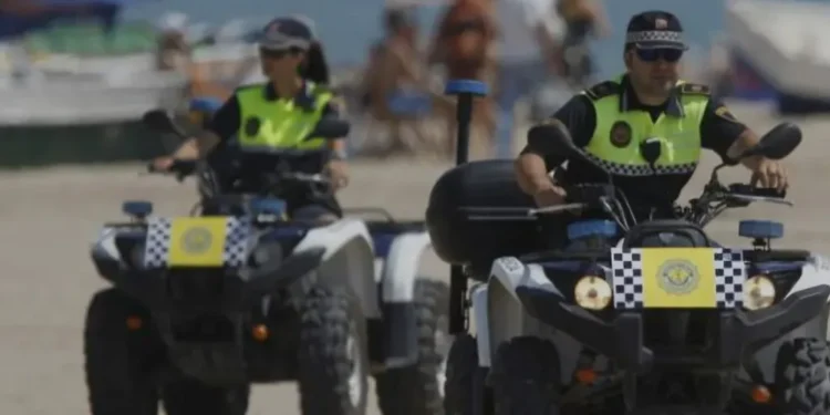 La Policía Local de Valencia detiene a un hombre por exhibicionismo e intimidación a menores en la playa de la Malvarrosa 1 La Policía Local de Valencia detiene a un hombre por exhibicionismo e intimidación a menores en la playa de la Malvarrosa