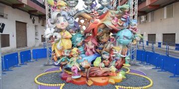 Florida Portazgo, ganadora del primer premio de la Seccion Especial Infantil de las Fogueres 2025